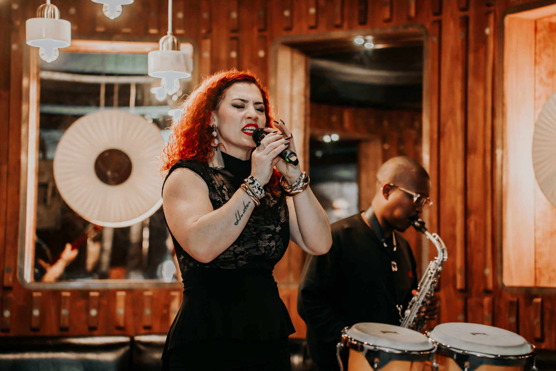 Rene Hunter singing live